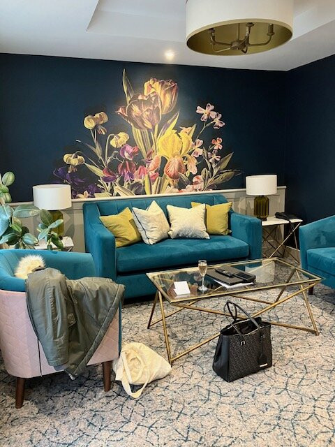 阿尔马特怀特大厅酒店主图