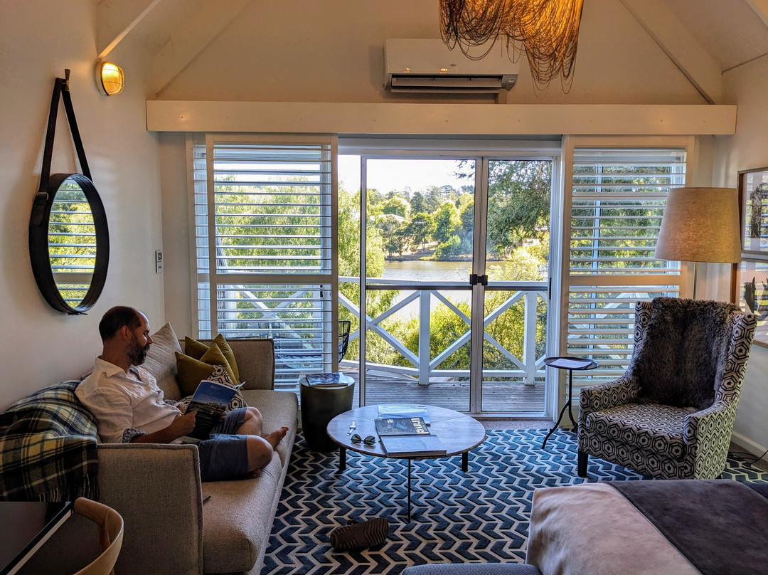 戴尔斯福德湖畔别墅酒店主图