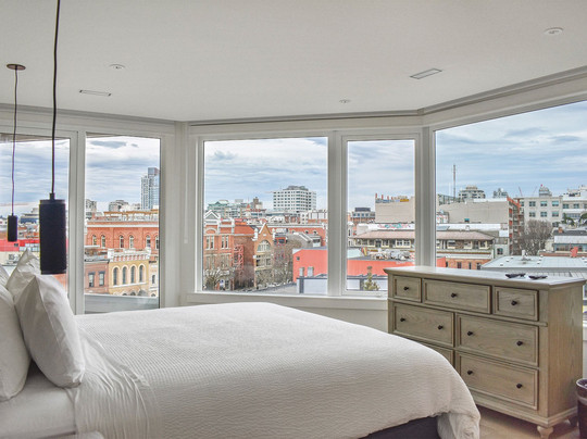 维多利亚丽晶海滨套房酒店主图