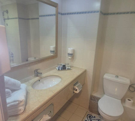 金皇冠酒店主图