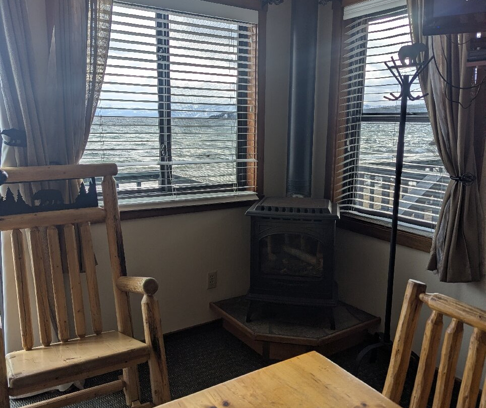 弗朗西斯肯河边旅馆主图