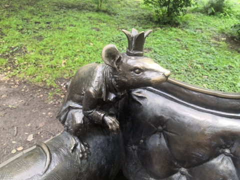 Sculptural Composition Sleeping Marie-斯韦特洛戈尔斯克必去景点