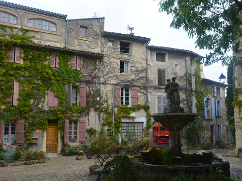 Place De La Fontaine