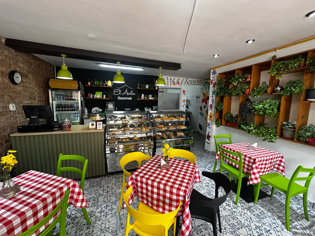 Panaderia y Pasteleria El Avila