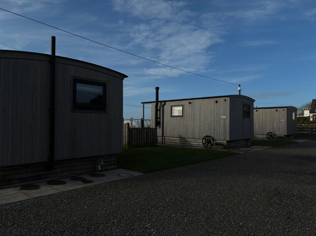 3 Little Huts