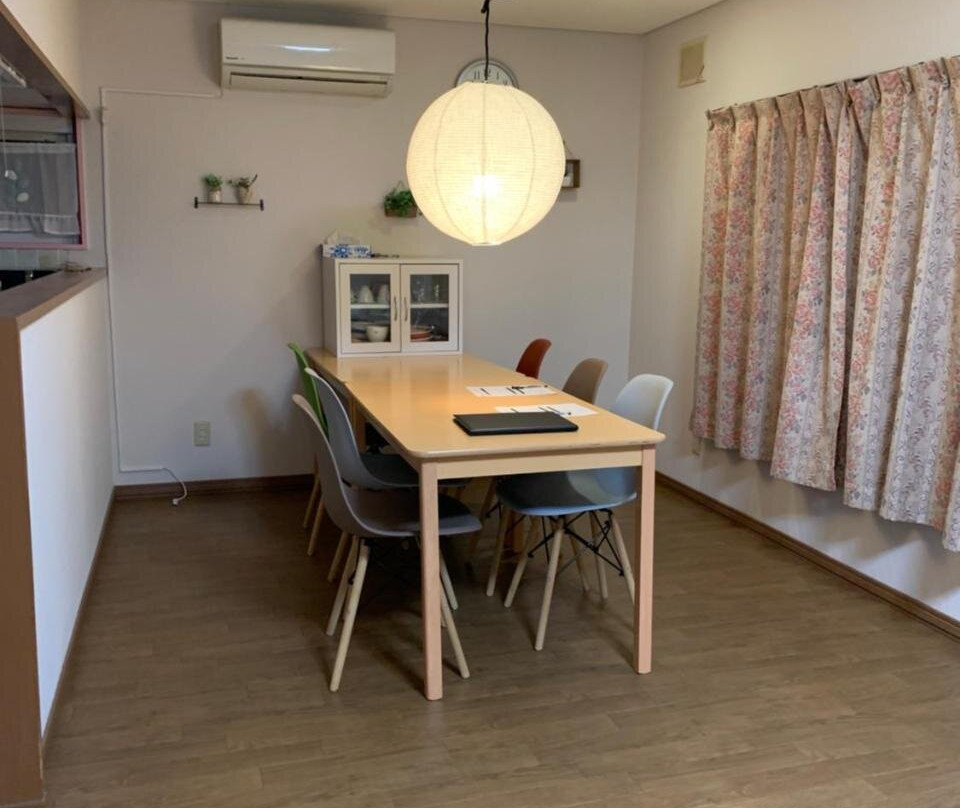 Cozy Penguin House Bibai