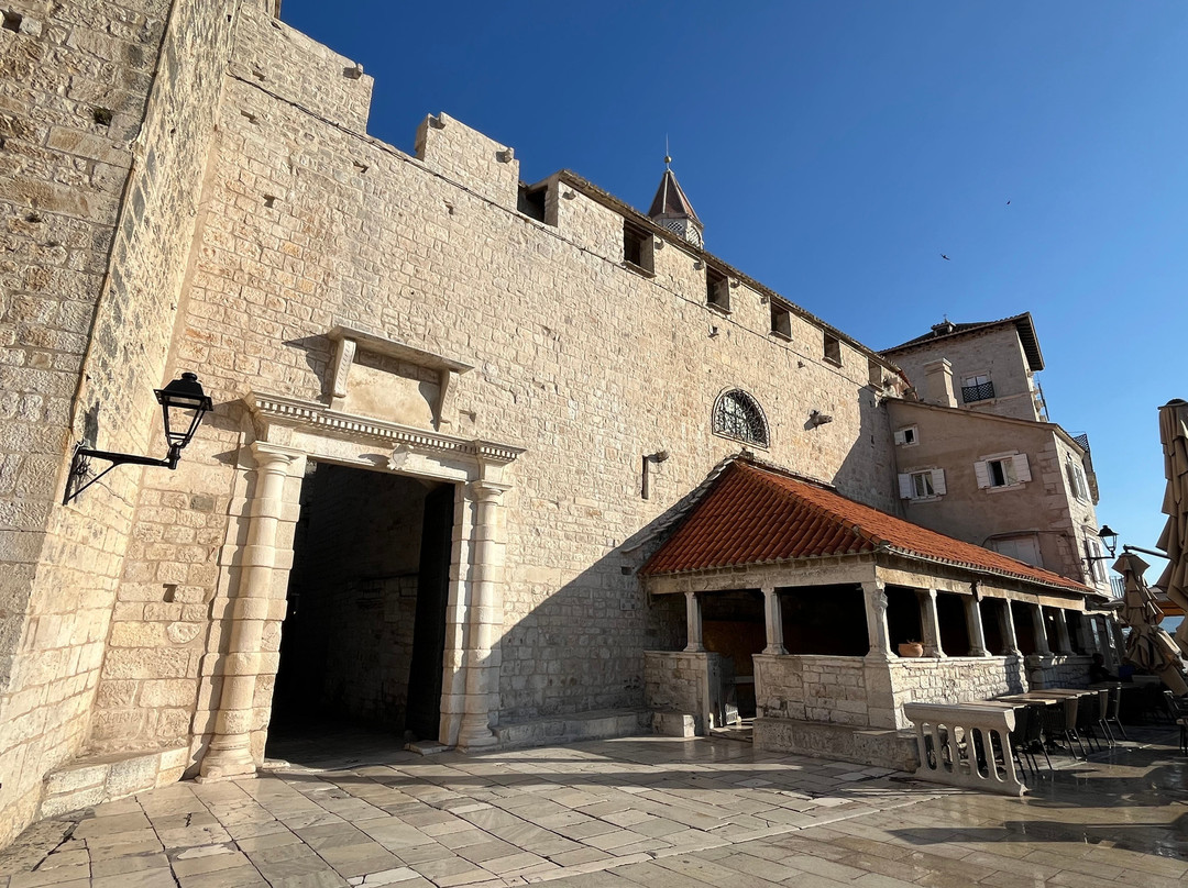 Južna gradska vrata (South Gate)-特罗吉尔必去景点