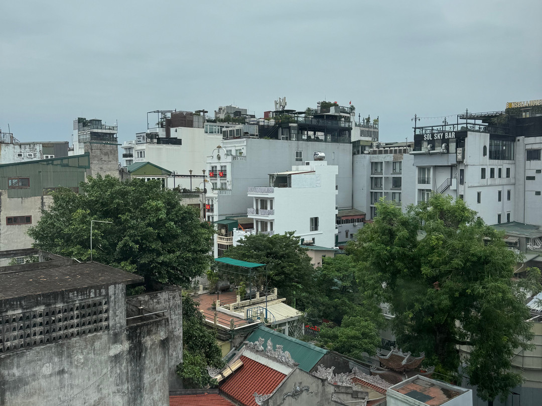 东方翡翠酒店主图
