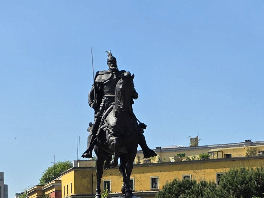 Skanderbeg Statue-地拉那必去景点