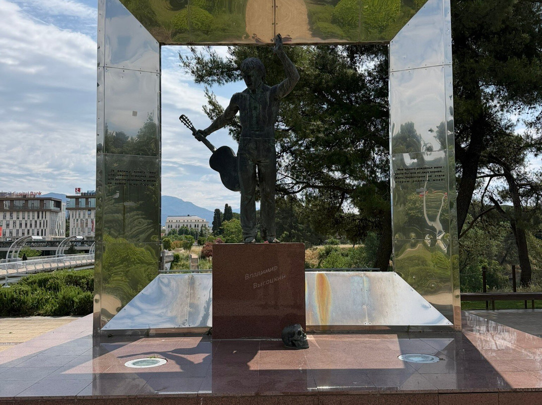 Vladimir Vysotsky Monument-波德戈里察必去景点
