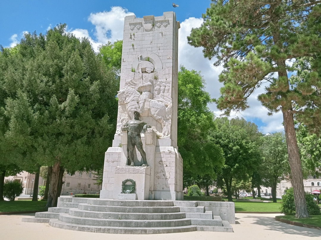Monumento ai Caduti-古比奥必去景点