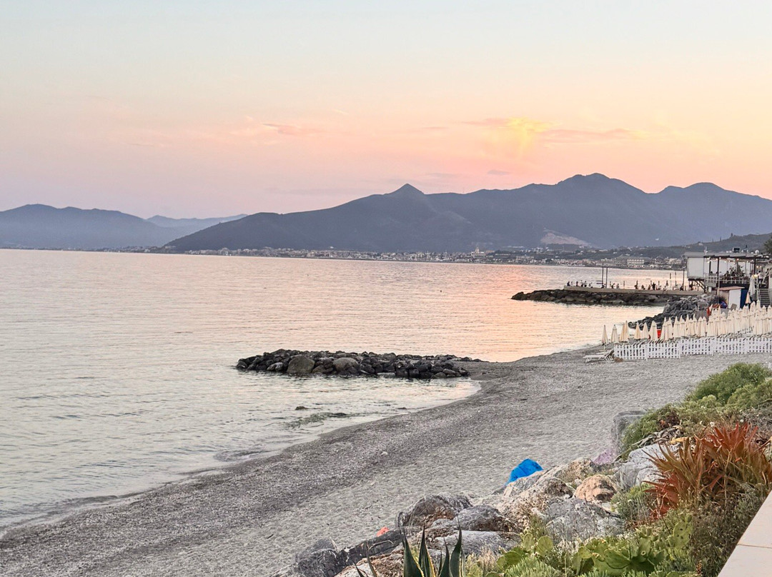 Varavi Bar Spiaggia Libera-Borgio Verezzi必去景点