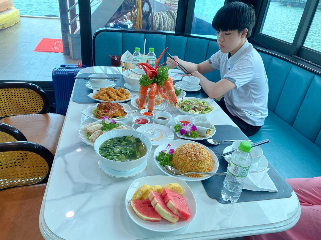 Baie d'Along-Cat Ba Town必去景点