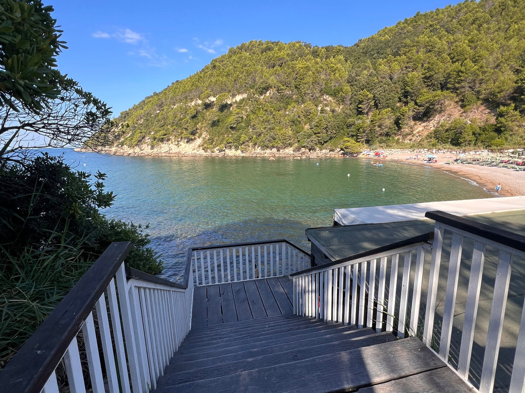 Spiaggia dei Sassolini-Scauri必去景点