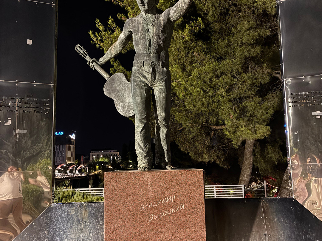 Vladimir Vysotsky Monument-波德戈里察必去景点