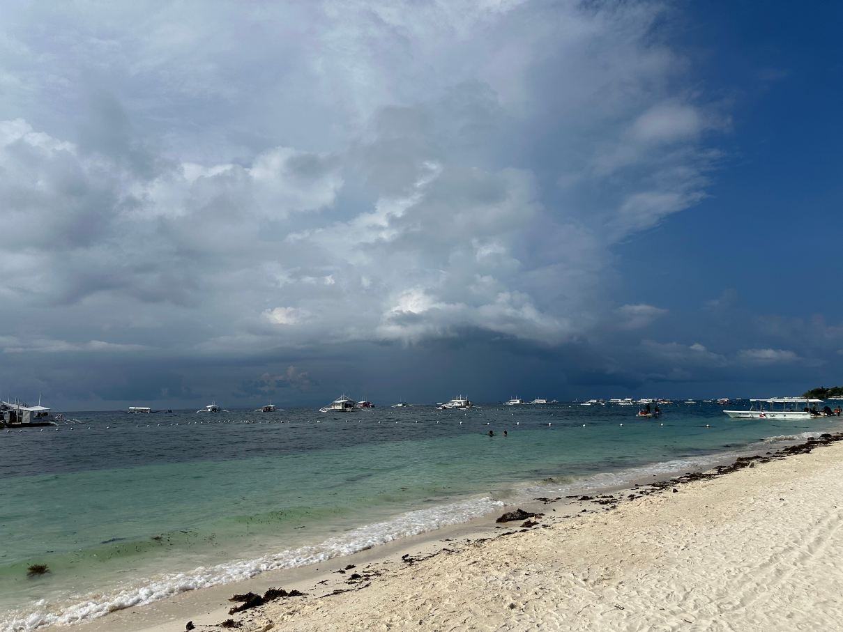阿罗纳海滩赫纳度假村-泳池