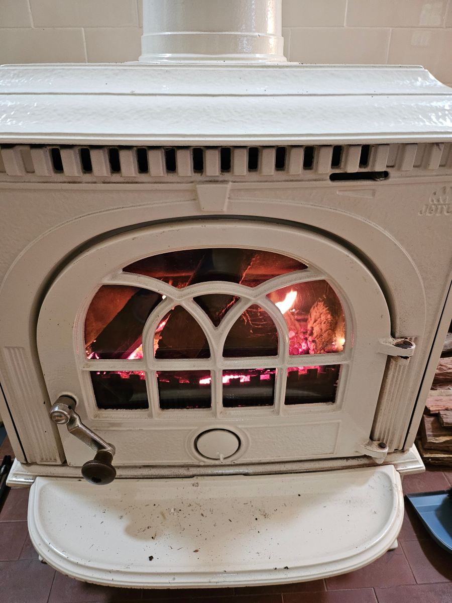 蒙特维尔瀑布山林小屋-旅行者