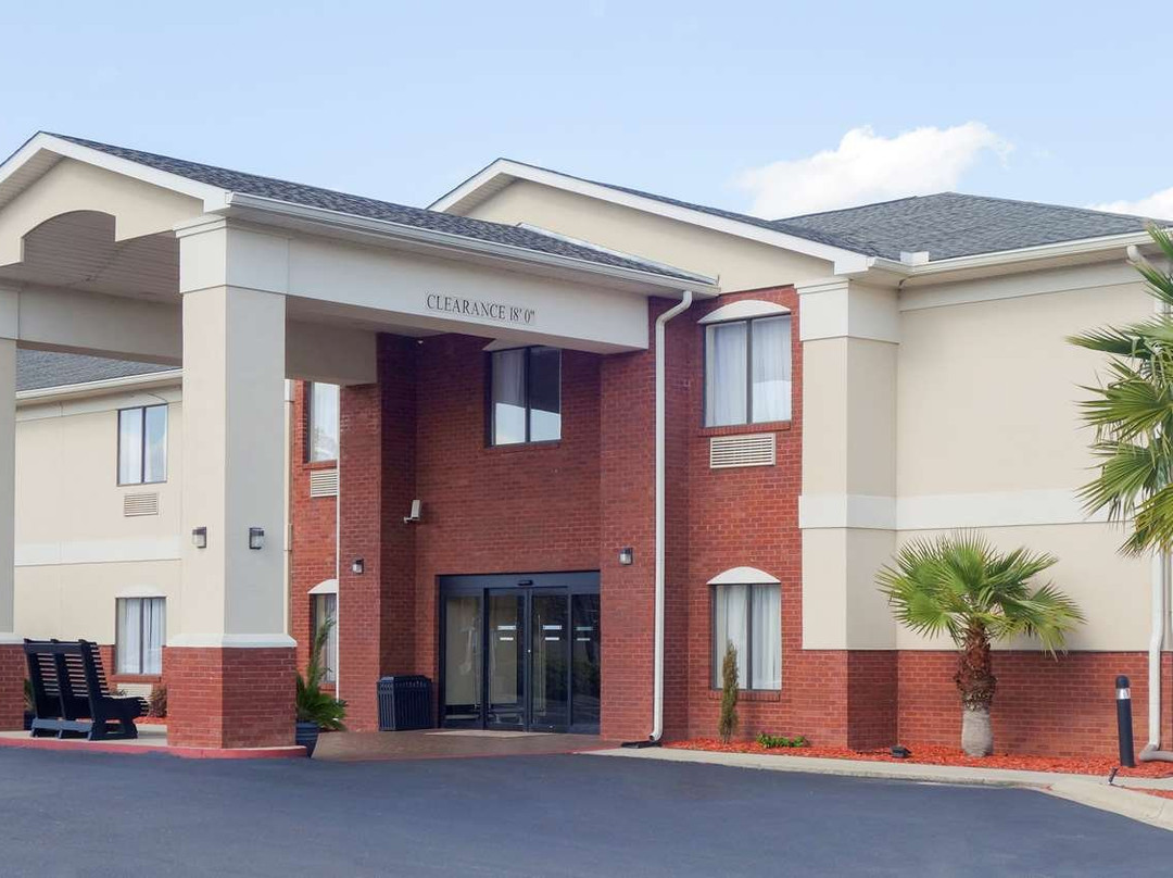 潘翰道尔卡匹陶贝斯特韦斯特旅馆&套房酒店主图