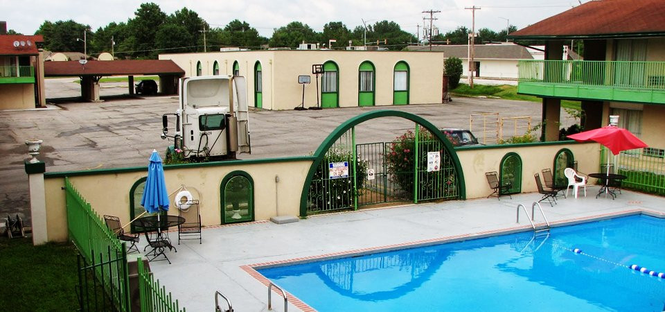 Canterbury Inn & Suites