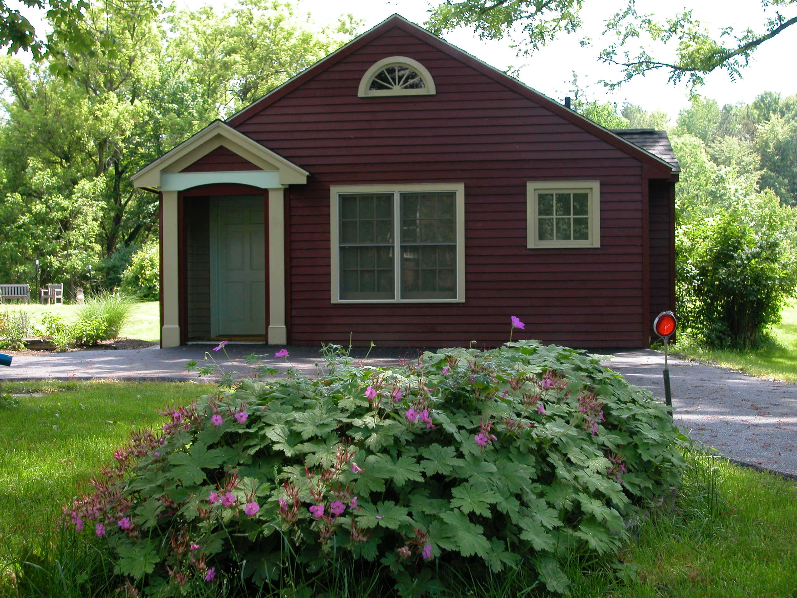 The Red Cottage-官方