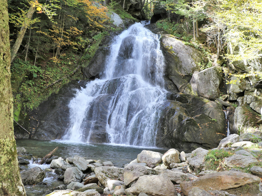 斯托旅游景点-Moss Glen Falls