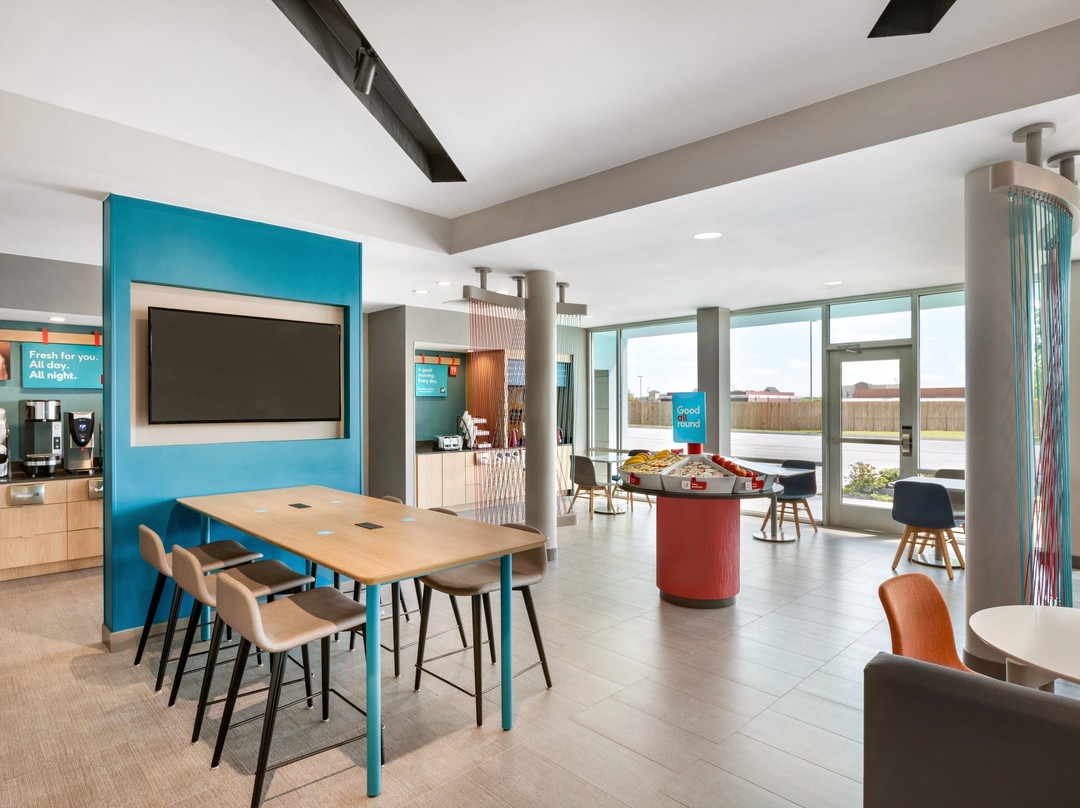 avid Hotel Perry-National Fairground Area by IHG主图