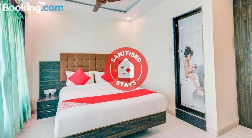 OYO 66155 Hotel Golden Palace Inn