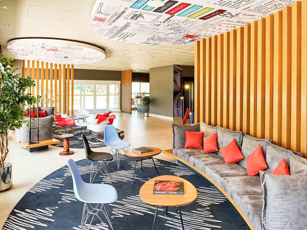 宜必思里约布兰科酒店主图