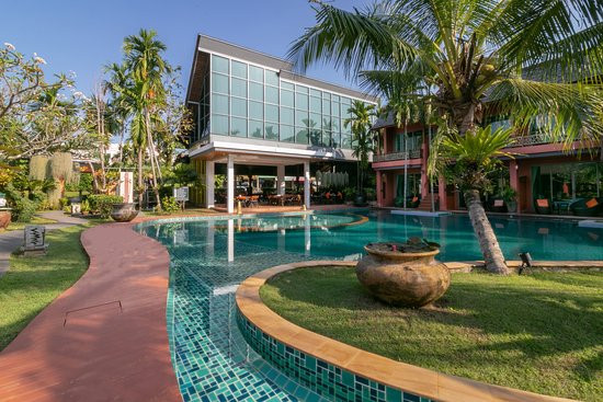 麦摩度假村主图