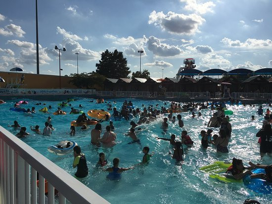 Six Flags Hurricane Harbor Arlington-阿灵顿必去景点