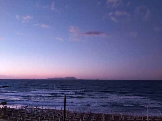 The Island Hotel主图