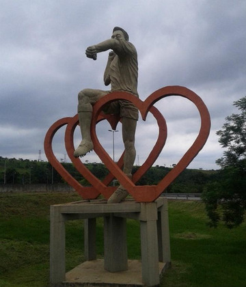 Pele Monument-Tres Coracoes必去景点