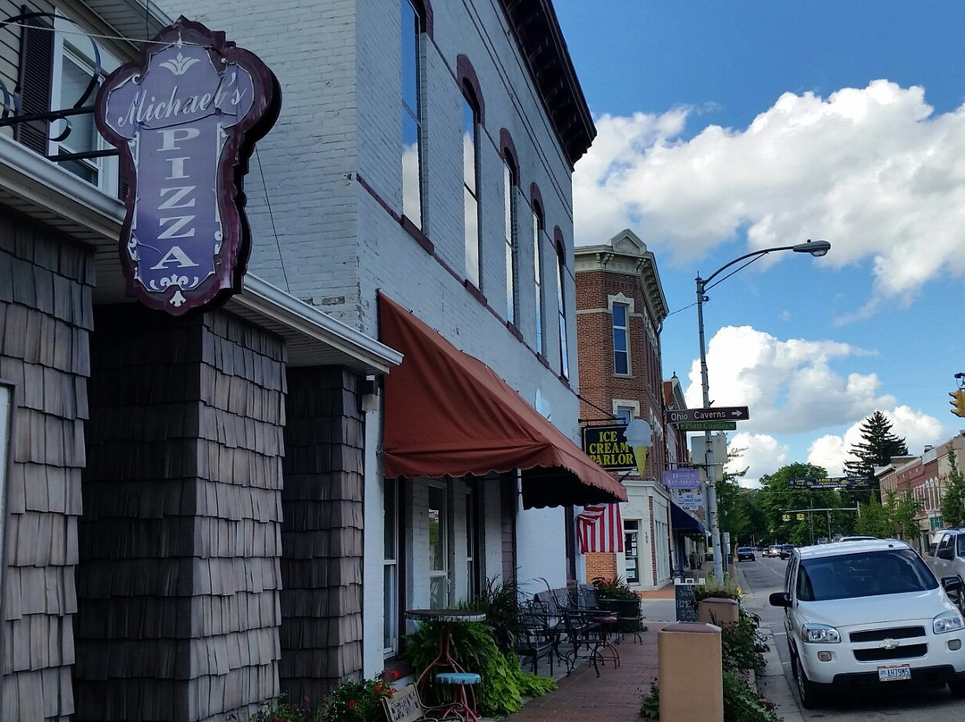 West Liberty餐馆和美食-The Ice Cream Parlor