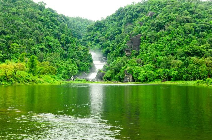 Pangthumai Waterfall景点图片