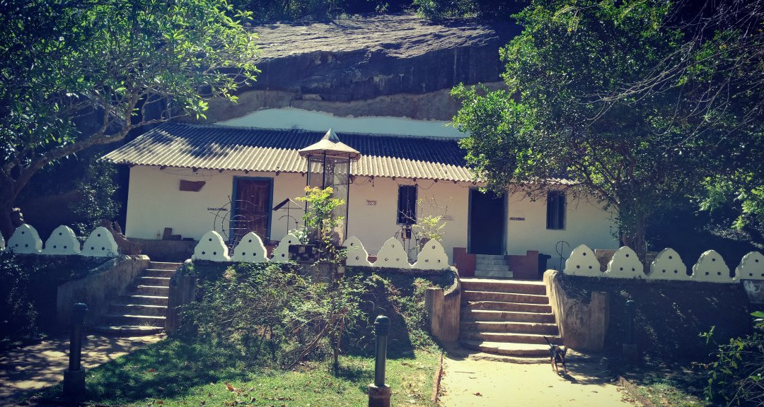 Pidurangala Royal Cave Temple景点图片