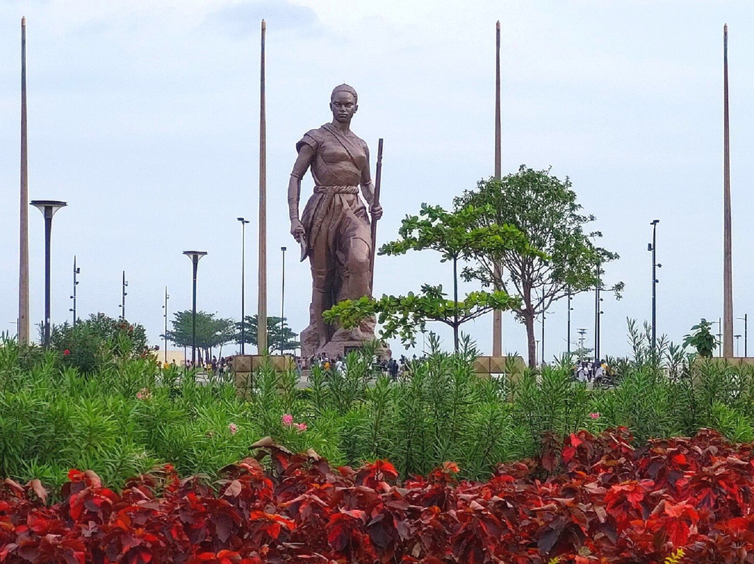 Monument Amazone-科多努必去景点
