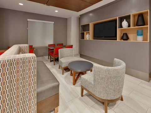 智选假日套房酒店邓肯维尔 by IHG主图