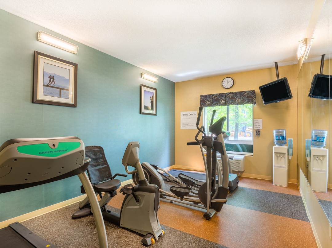 Holiday Inn Express & Suites Woodbridge by IHG主图