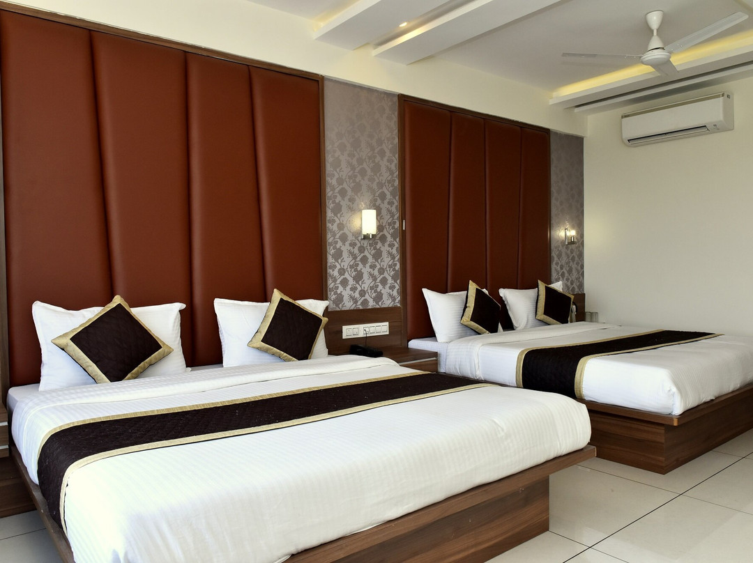 Hotel Royal Square by Sky Stays主图