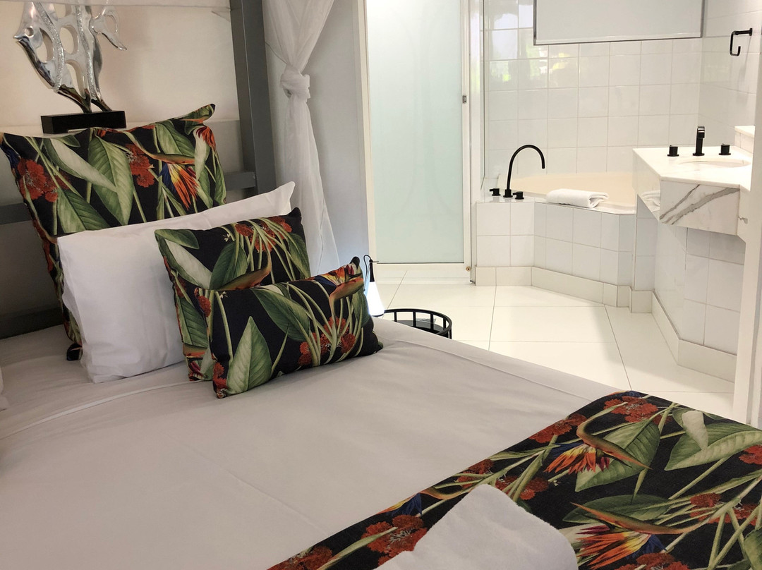 热带雨林俱乐部温泉酒店主图