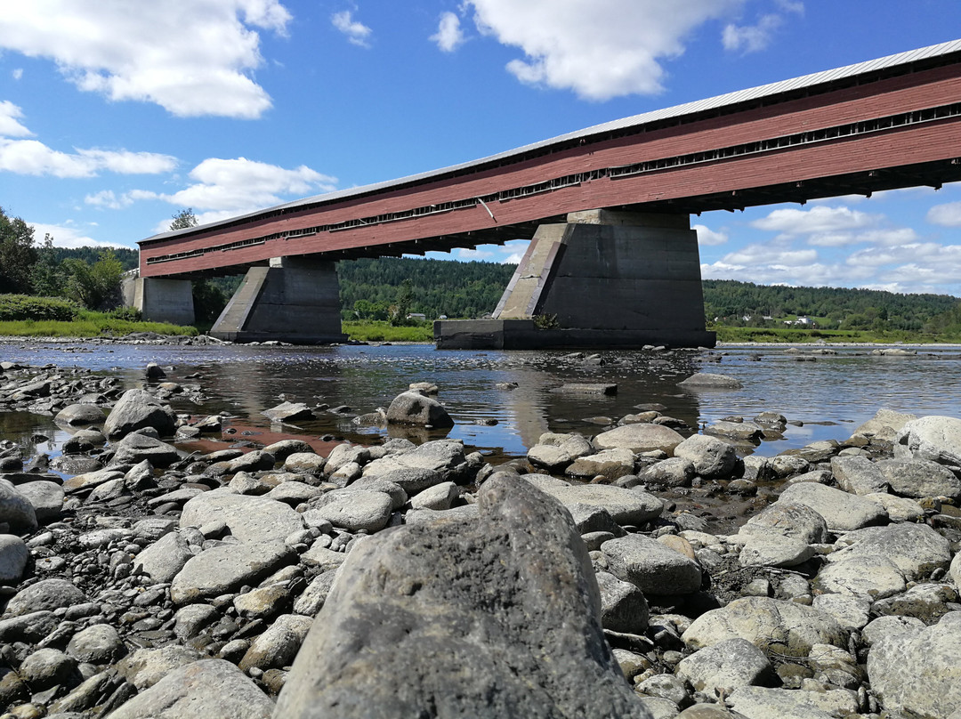 Pont Perrault-Notre-Dame-des-Pins必去景点