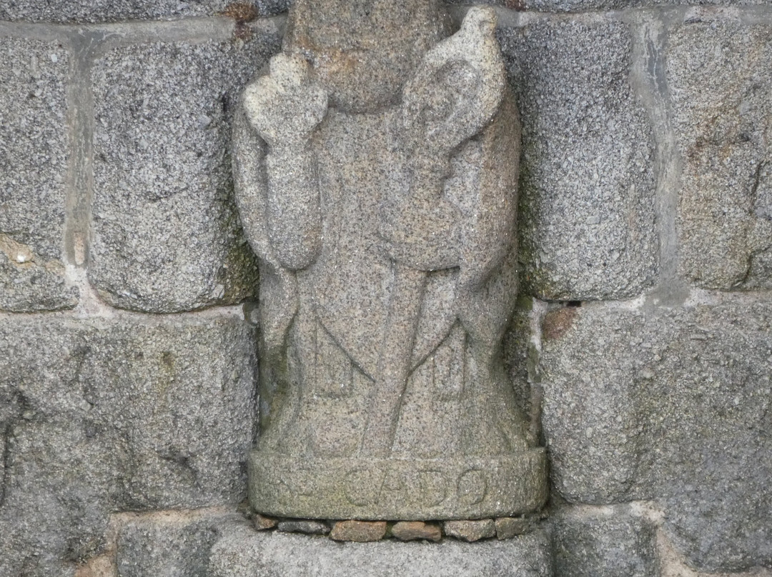 Fontaine De Dévotion De Saint-cado-Belz必去景点