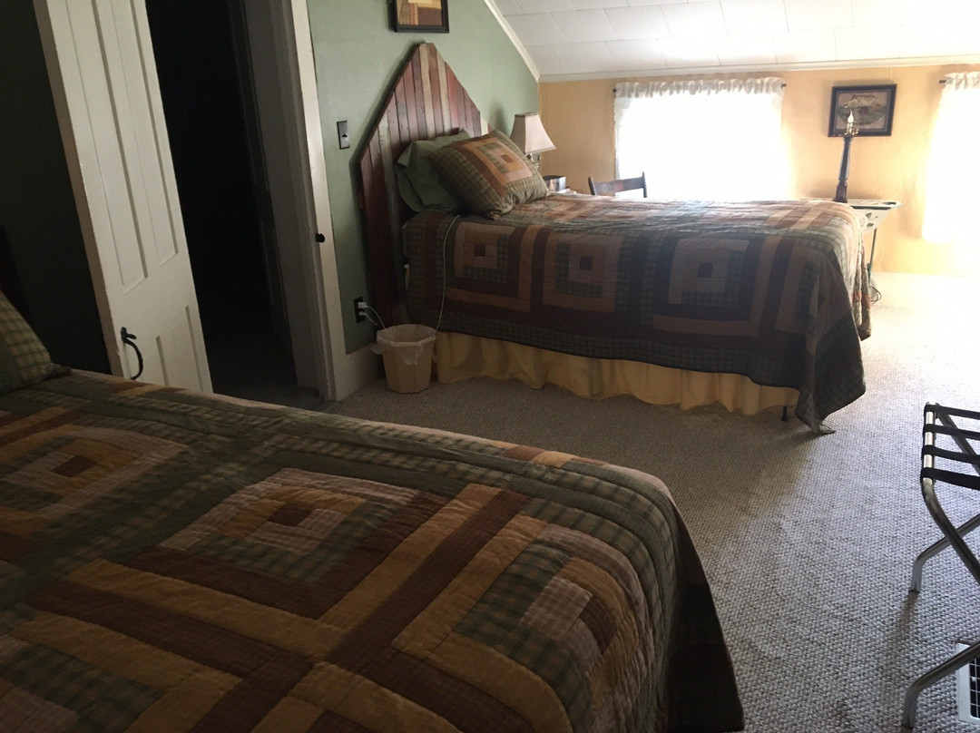 Button's Creekside Farm Bed & Breakfast主图