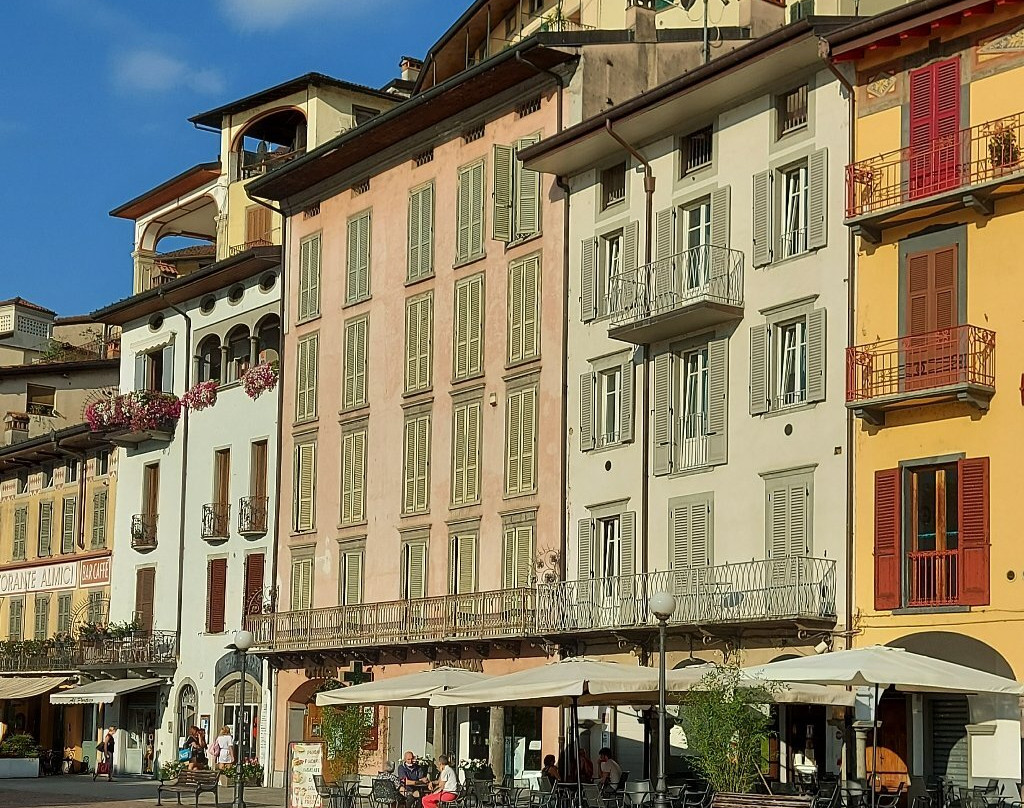 Case Piazza XIII Martiri景点图片