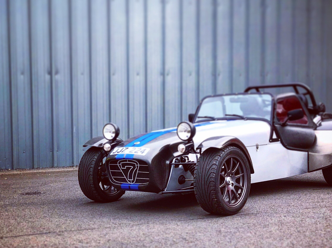 Caledonian Caterham Hire-爱丁堡必去景点