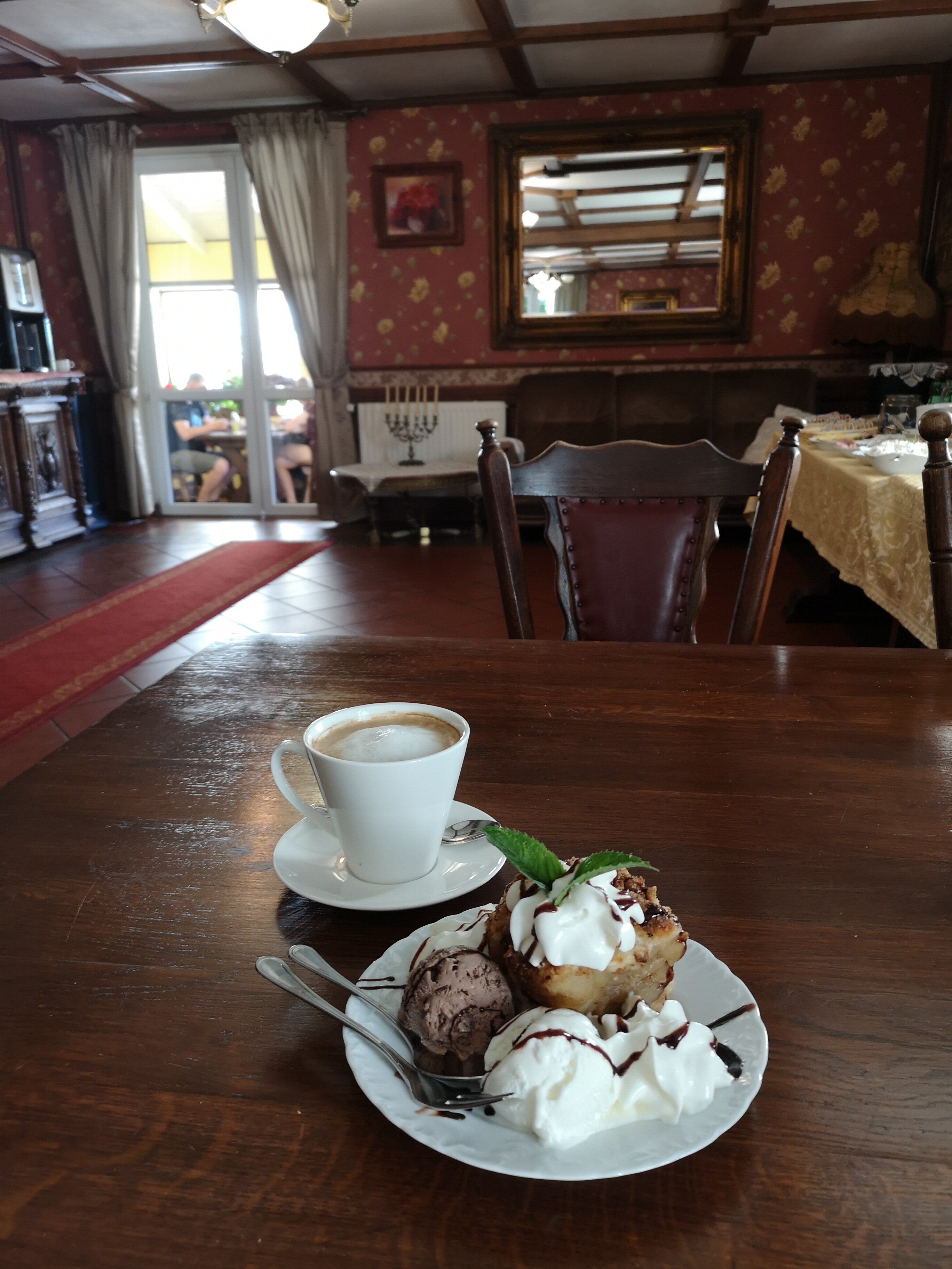Dworek Biała Dama-餐饮