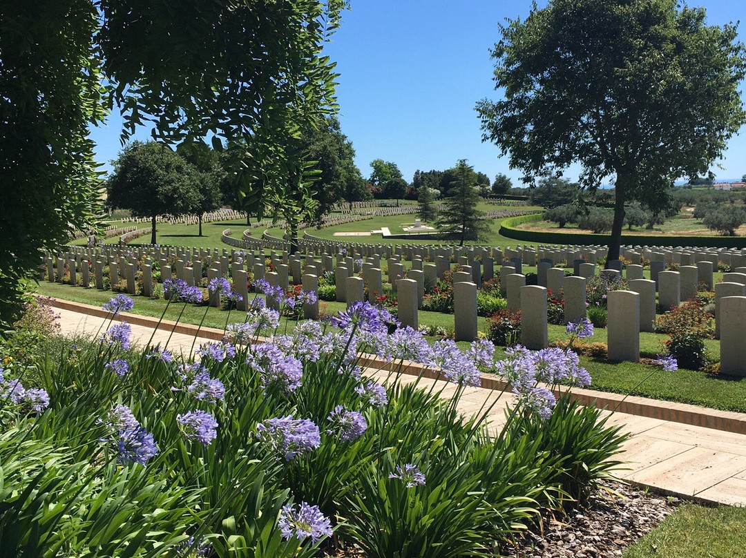 Sangro River War Cemetery景点图片