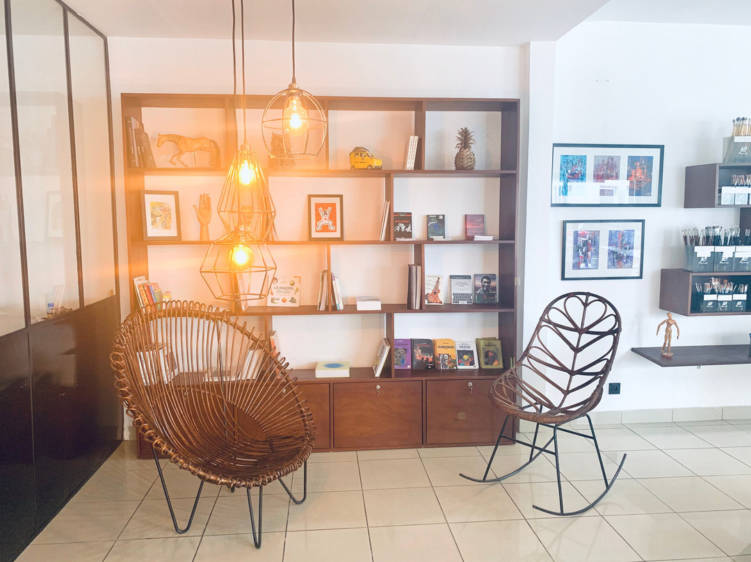 Bonaberi旅游景点-Carre des Artistes