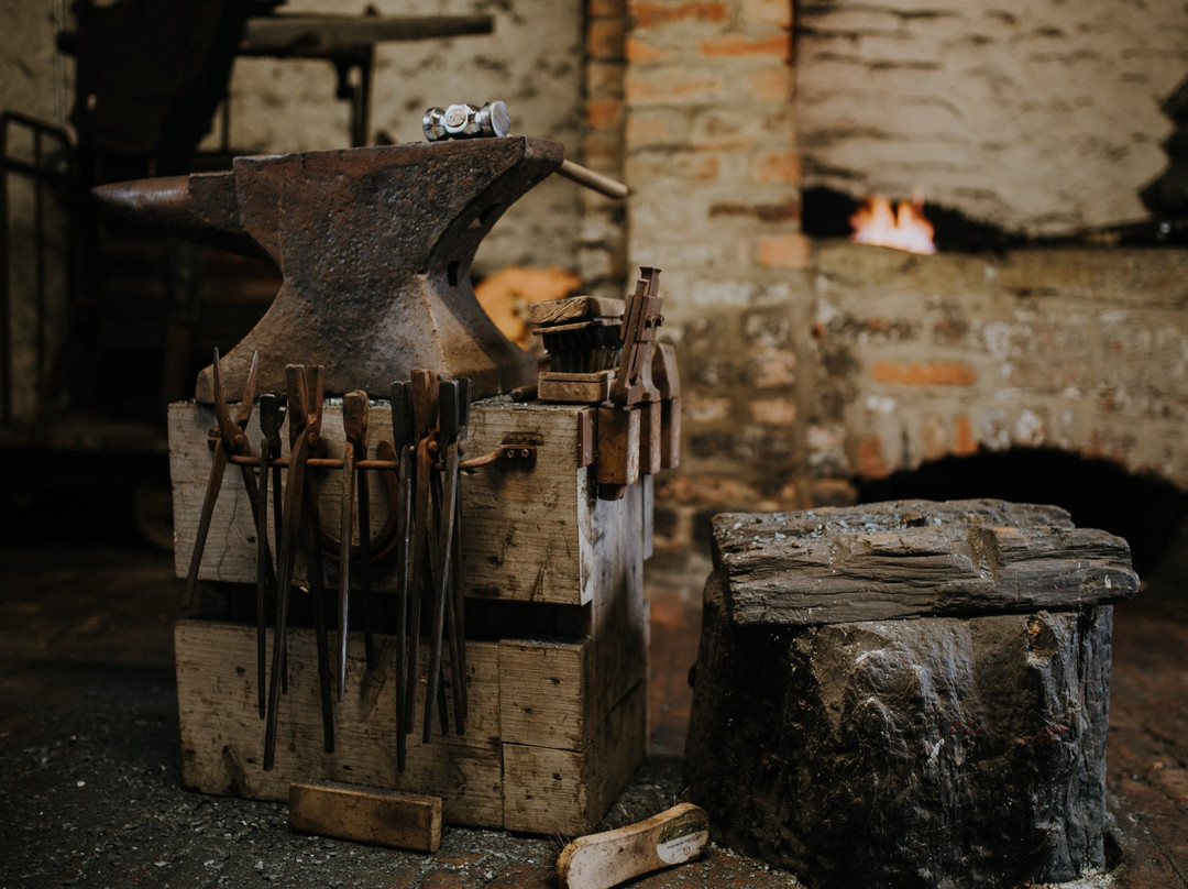 Cameron Huggins Blacksmith景点图片