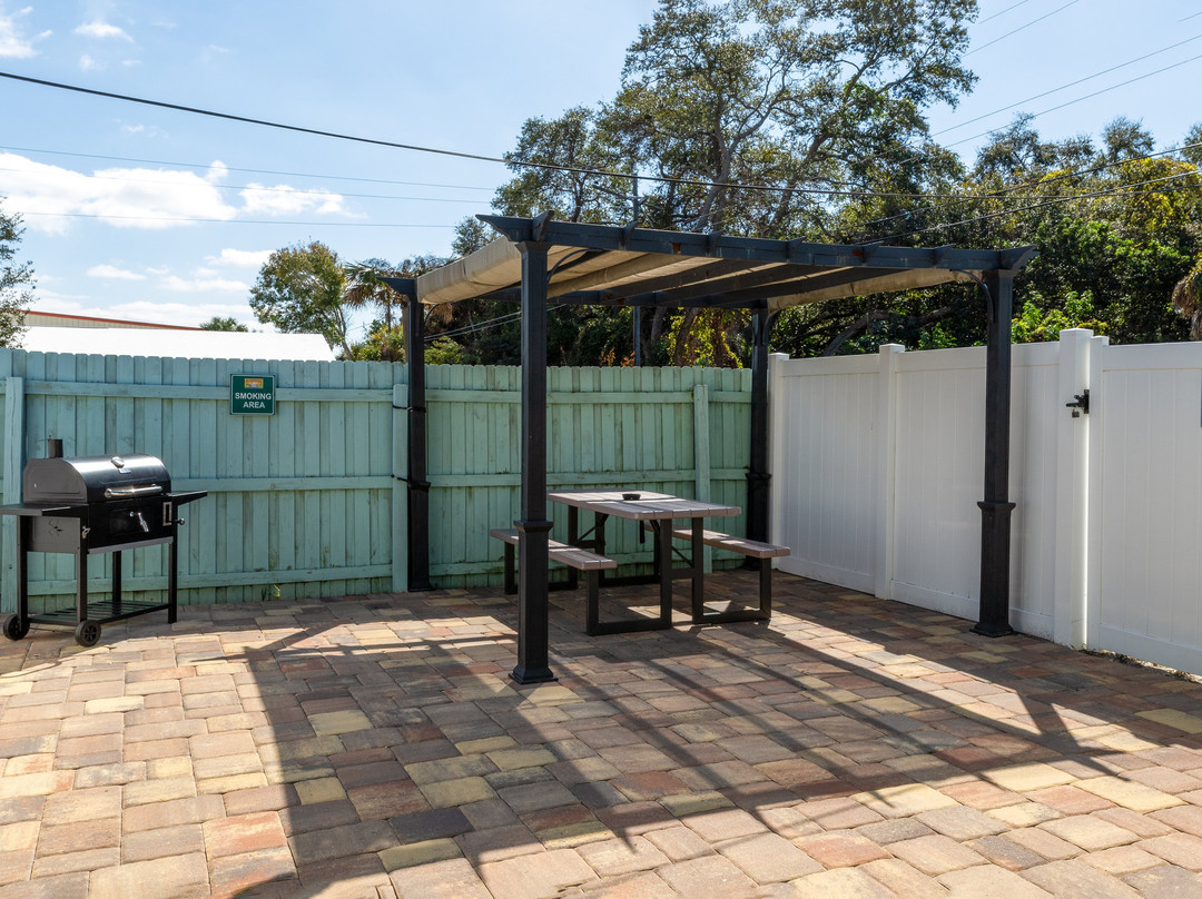 Sunshine Inn & Suites主图